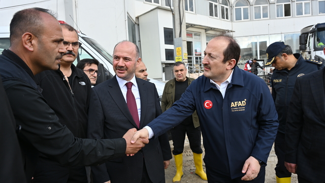 AFAD Başkanı Pehlivan, Osmaniye'de selden etkilenen alanlarda incelemelerde bulundu