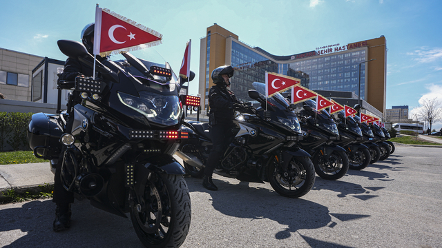"Polis Haftası" kapsamında Cumhurbaşkanlığı koruma polislerinden hastanede tedavi gören çocuklara ziyaret