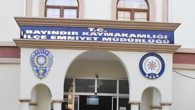 İzmir'de operasyona giden 3 polis bıçaklandı