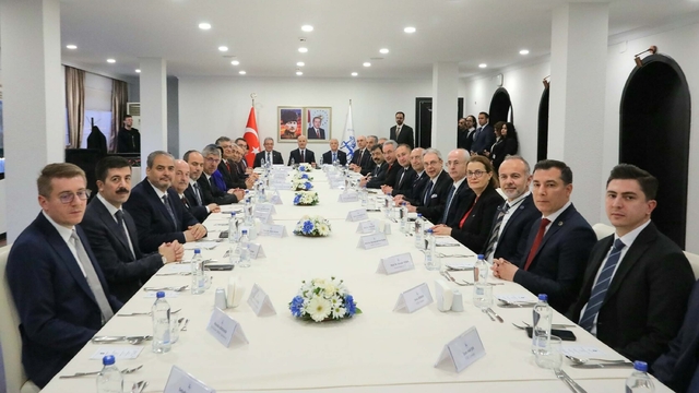 YÖK Başkanı Özvar, İzmir'de Ege Bölgesi'ndeki üniversitelerin rektörleriyle bir araya geldi