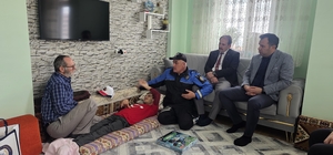 Bedensel engelli oğluna yaptığı aparatla takdir toplayan babaya ziyaretler sürüyor