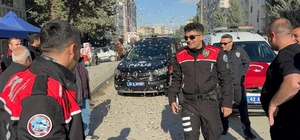 Kavga ihbarına giden polisler pasta ve çiçekle karşılandı