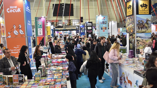 Sakarya'da "2. Serdivan Kitap Fuarı" açıldı