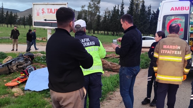 Mardin'de devrilen motosikletteki sürücü öldü