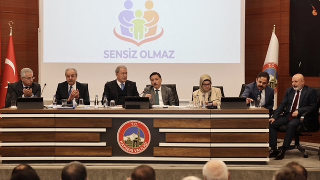 Bu proje ile suça sürüklenen çocuklar topluma kazandırılacak
TBMM Milli Savunma Komisyonu Başkanı Hulusi Akar:
"Suç bataklığını kurutmadan rahat yok"