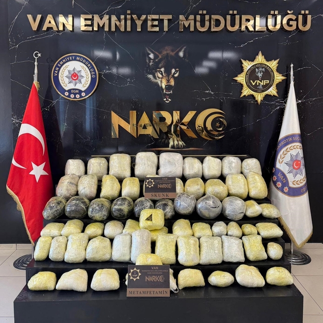 Van'da kamyonda 74 kilo uyuşturucu ele geçirildi: 2 gözaltı