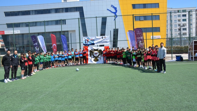Van'da "Gençler Sporda, Gelecek Emniyette Mini Futbol Turnuvası" düzenlendi