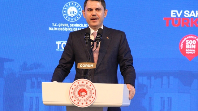 Bakan Kurum: "Deprem dönüşümü sosyal medya paylaşımıyla gerçekleşmez"
"Asrın inşası Türkiye'nin başarısıdır, asrın inşası Türkiye'nin yüz akıdır"
"Asrın inşasındaki tecrübemizi 81 ilimize yayıyoruz"
"COP31 Zirvesine ev sahipliği yapacak olması Türkiye'nin artık çevre ve iklim alanında da dünyaya yön veren bir aktör oluşunun resmidir"
"2 yılda 455 bin konutu nasıl teslim ettiysek 500 bin konutumuzu hızlı bir şekilde yapacağız"