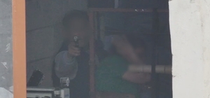 Gaziantep'teki rehine olayı adım adım dron kamerasında Gaziantep'te hareketli dakikalar: 5 kişiyi rehin aldı, polise ateş açtı, yakalandı