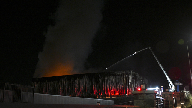Ankara'da ilaç fabrikasında çıkan yangına müdahale ediliyor