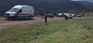 Tamir etmek istediği otomobilin altında kalarak öldü