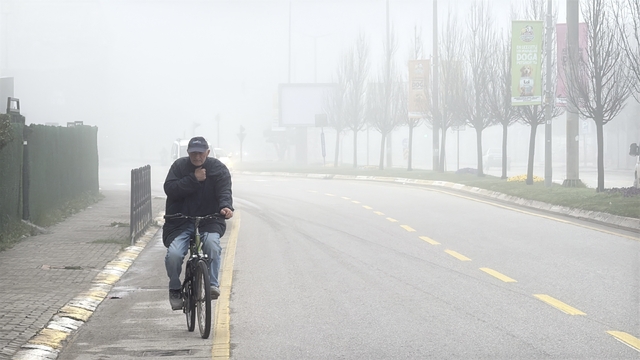 Sis şehri etkisi altına aldı, görüş mesafesi 10 metreye kadar düştü