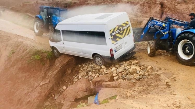 Siirt'te şiddetli yağış hayatı olumsuz etkiledi