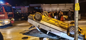 Balıkesir'de takla atan otomobildeki 2 kişi yaralandı