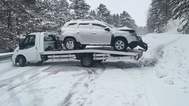 Kars'ta kar yağışı kazaya neden oldu:  Kazda 1 kişi yaralandı