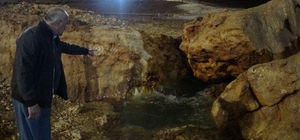 Cennet Obruğu'ndan 13 yıl sonra su çıktı Mersin'in Silifke ilçesinde bulunan ören yerlerinden 'Cennet Obruğu'ndaki kuruyan kaynaktan 13 yıl sonra yeniden kuvvetli şekilde su akmaya başladı