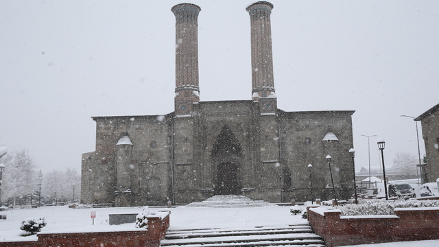 Erzurum, Kars, Ardahan ve Tunceli'de kar etkisini sürdürüyor