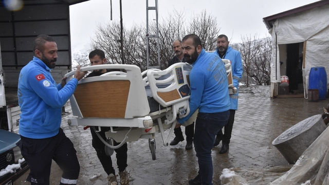 Evde bakım hastasına ortopedik yatak hediyesi