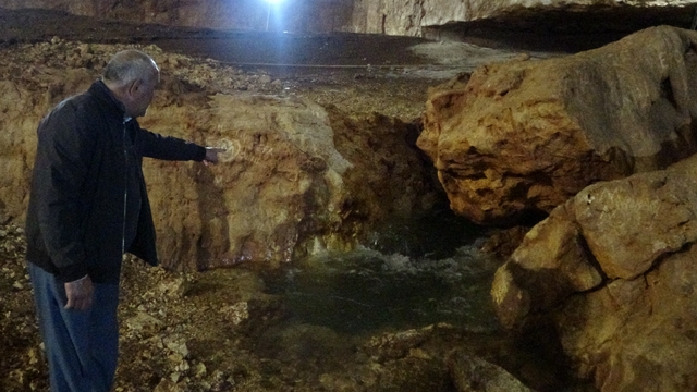 Cennet Obruğu'ndan 13 yıl sonra su çıktı
Mersin'in Silifke ilçesinde bulunan ören yerlerinden 'Cennet Obruğu'ndaki kuruyan kaynaktan 13 yıl sonra yeniden kuvvetli şekilde su akmaya başladı