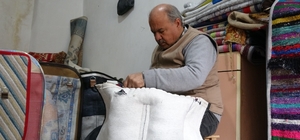 Gaziantep'te 45 yıllık semerci ustası mesleğini yaşatmaya çalışıyor