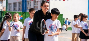 Eski milli tenisçi, ilkokul öğrencilerine ilham oldu