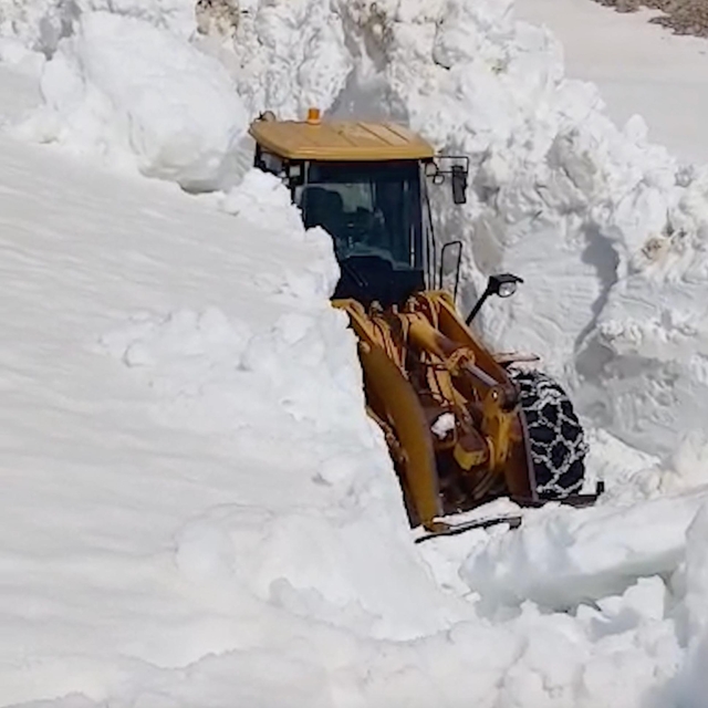 Nisan ayında 4 metre karla mücadele