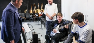 Vali Sözer Gençlik Merkezi'ndeki faaliyetleri yerinde inceledi