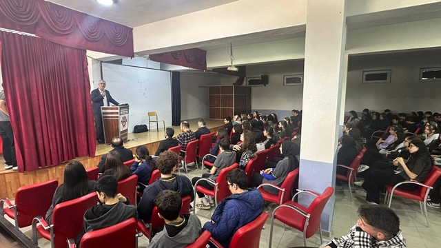 'Namaz Ağacı' yarışmasında dereceye giren fen liseli gençlere ödülleri verildi