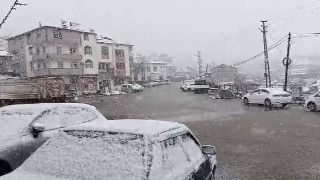 Çelikhan ilçesinde kar yağışı başladı