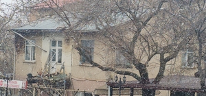 Tarihi Harput’ta nisanda kar sürprizi