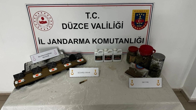 Evlerinde kenevir bahçesi kuran 2 kardeş suçüstü yakalandı