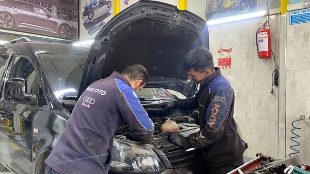 Düzenli araç bakımı büyük arıza maliyetlerini önlüyor
Otomobil tamircisi Osman San:
"Bakım ücreti 10 bin lirayken, yaptırılmadığı takdirde maliyet 100 bin liraya kadar çıkabiliyor"