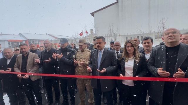 Karayazı'da esnaf derneği açıldı