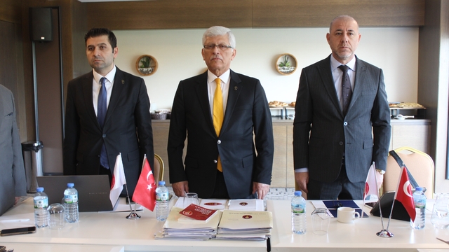 Veterinerlerin sorunları Aydın'da görüşüldü
Konsey Başkanı Eroğlu; "Etiği olmayan bir mesleğin geleceği sıkıntılı olur"