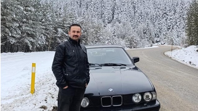 Bacadaki yangına müdahale etmek isterken apartman boşluğuna düşüp öldü