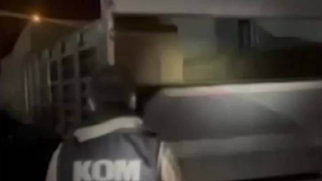 Denizli'de 30 milyon liralık sarma sigara tırın dorsesinden çıktı