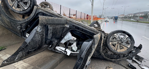 Karşı yöne geçen otomobil, başka bir araçla çarpışıp takla attı