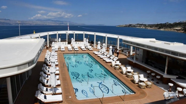 Çeşme'de kruvaziyer turizmi artıyor