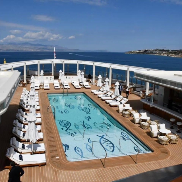 Çeşme'de kruvaziyer turizmi artıyor