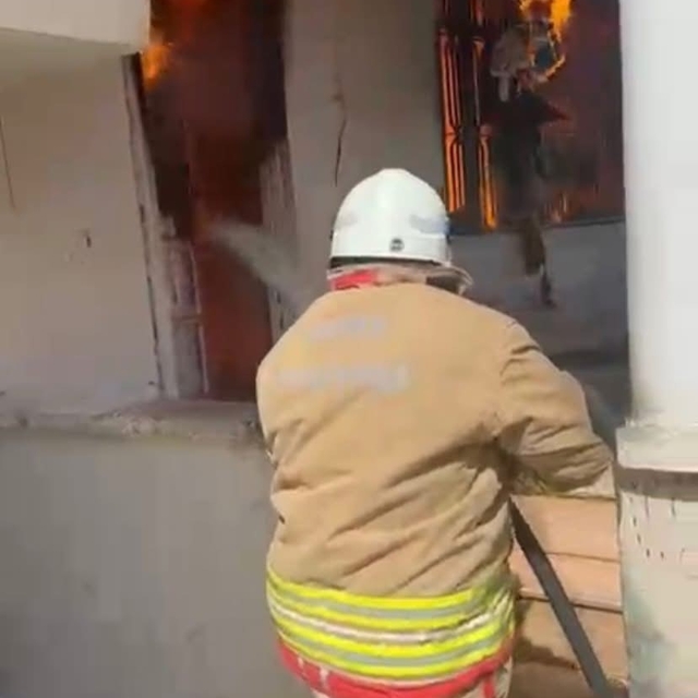 Reyhanlı'da müstakil ev alevlere teslim oldu