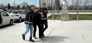 Daltonlar suç örgütü ile bağlantılı 2 şüphelinin aracında el bombası ele geçirildi