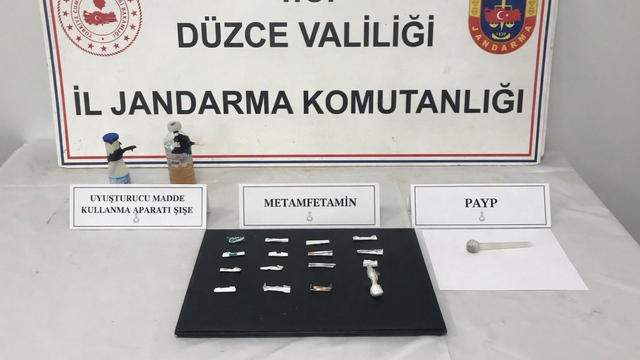 Düzce'de aracında sentetik uyuşturucu ele geçirilen zanlı gözaltına alındı
