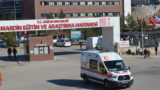 Mardin'de iki otomobil çarpıştı: 6'sı çocuk,10 yaralı