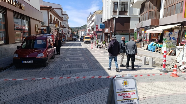 Nallıhan'da cadde düzenleme çalışmaları devam ediyor