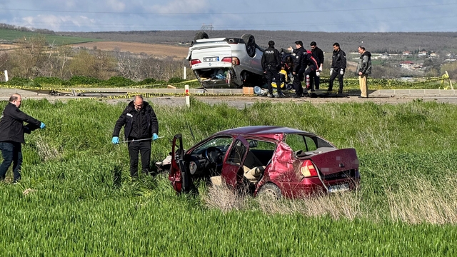 Trafik kazasında hayatını kaybeden kadın toprağa verildi
Kırklareli'nde kavşakta kaza: 1 ölü, 4 yaralı