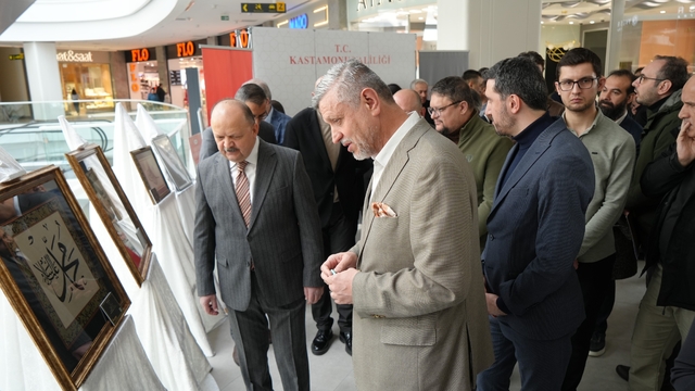 Hattat Emrullah Demirkaya'nın eserlerinin 34 yıl sonra ilk kez bir araya geldiği sergiye yoğun ilgi