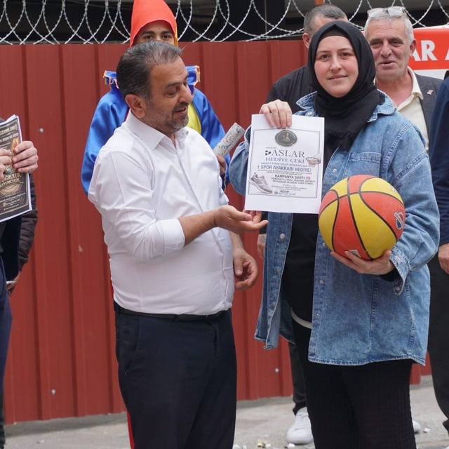 Kemeraltı'nda gram altın ödüllü basketbol etkinliği