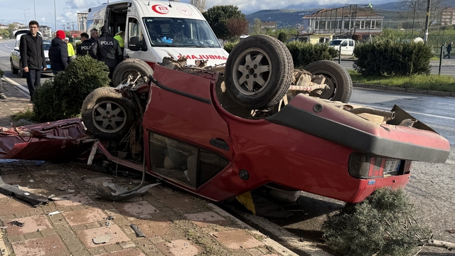 Samsun'da devrilen otomobilin sürücüsü yaralandı