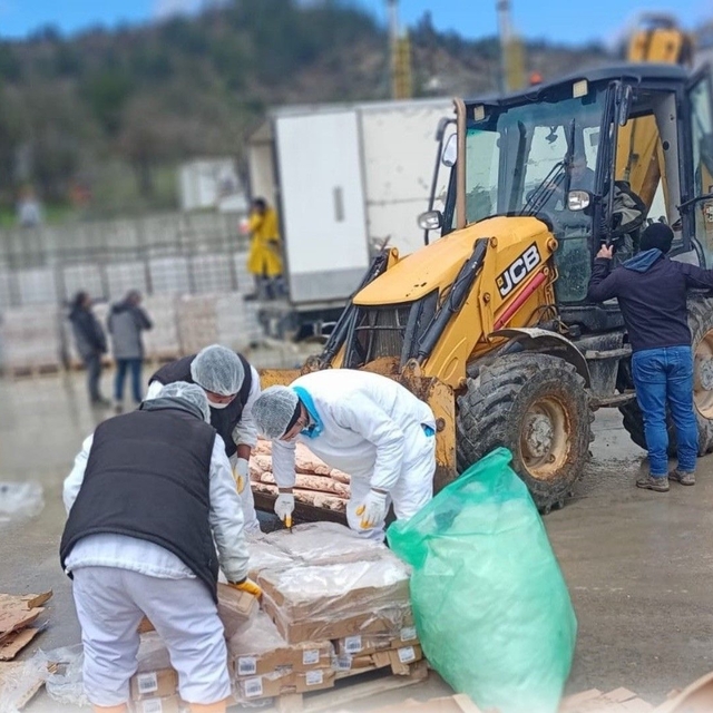 Sakarya'da 32 ton son tüketim tarihi geçmiş tavuk eti ele geçirildi