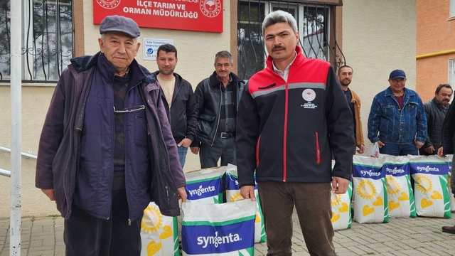 Çiftçilere yüzde 50 hibeli tohum dağıtıldı